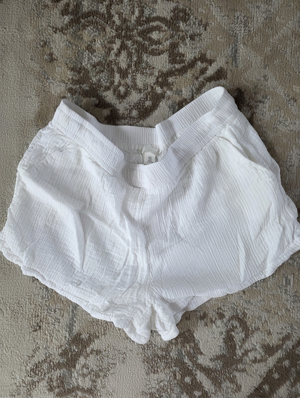 H&M White Crinkled Elastic Waist Shorts Sz XL